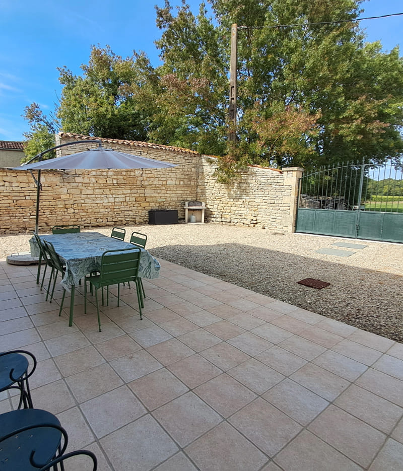 Terrasse gîte L'Alambic Cognac